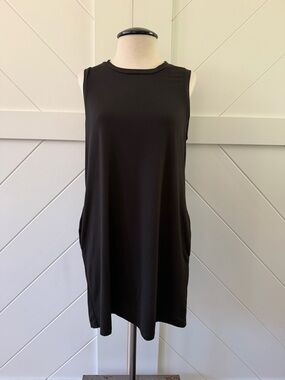 Women's Black Sleeveless Shift Dress